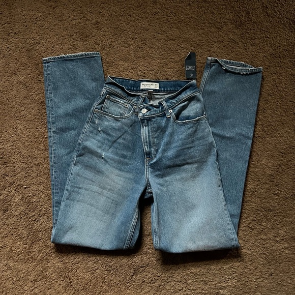 NWT Abercrombie & Fitch 90’s Straight Jeans Ultra High Rise Curve Love - Picture 1 of 6